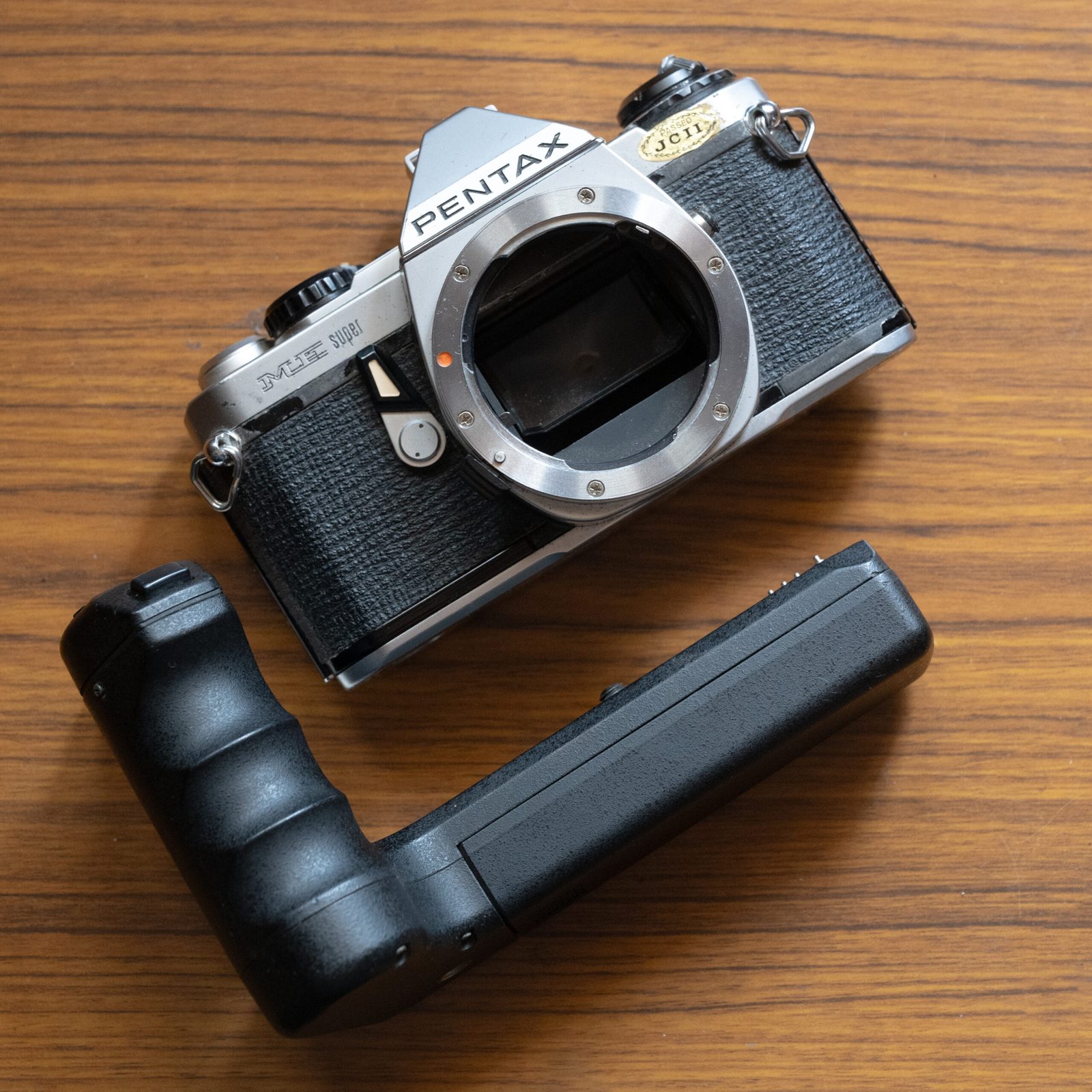 Pentax Me Super + Pentax winder me ii with Pentax 50mm f2, view 2
