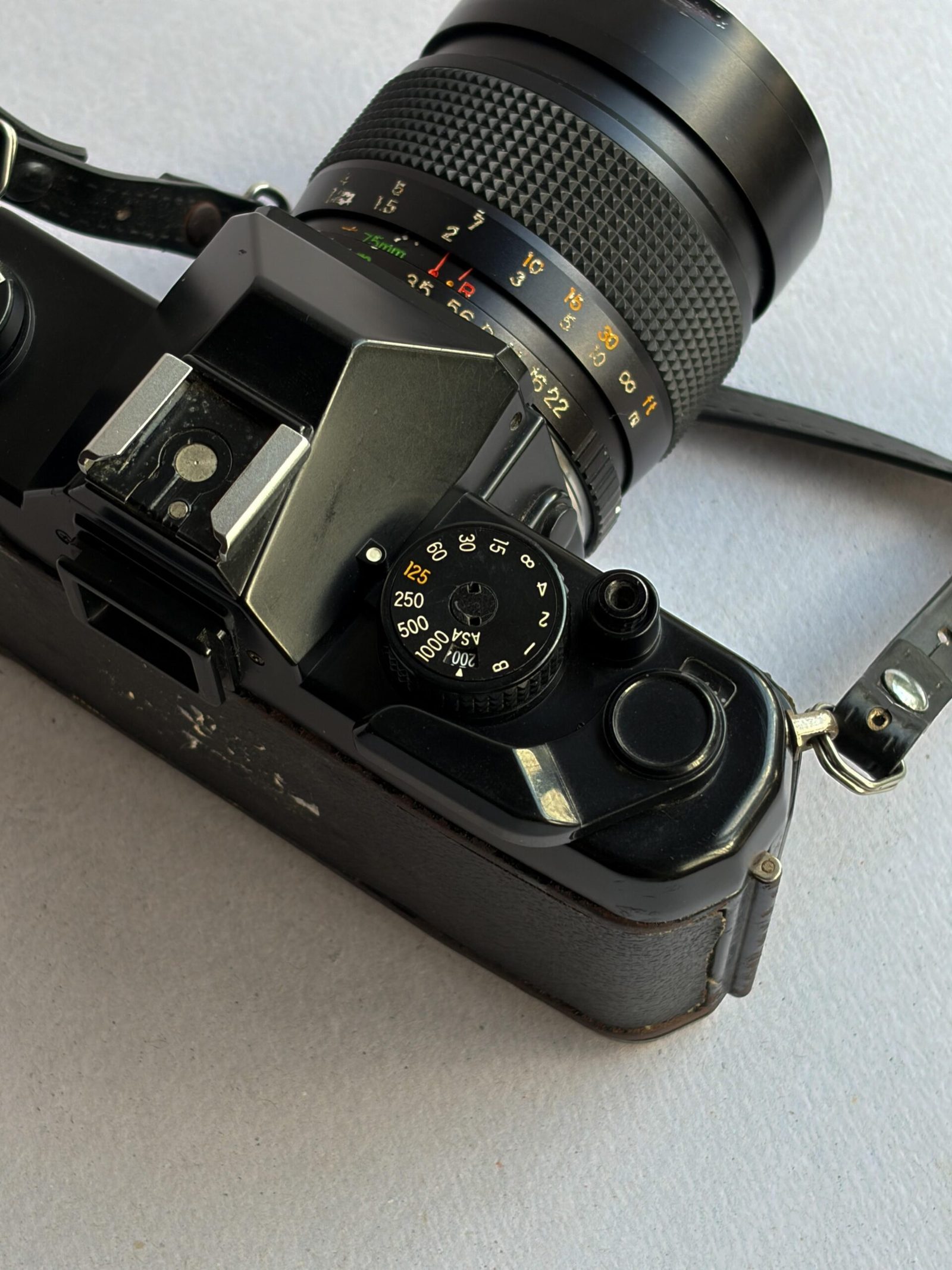 YASHICA FX3 SUPER + 42-75MM, view 4