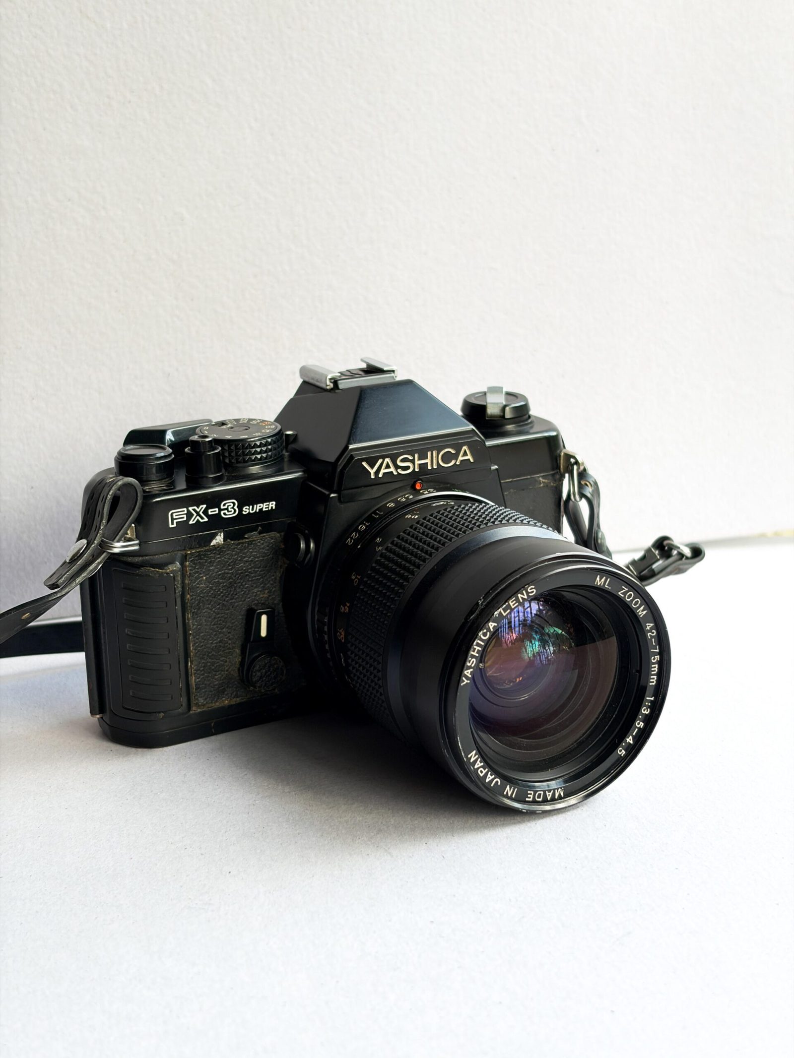 YASHICA FX3 SUPER + 42-75MM