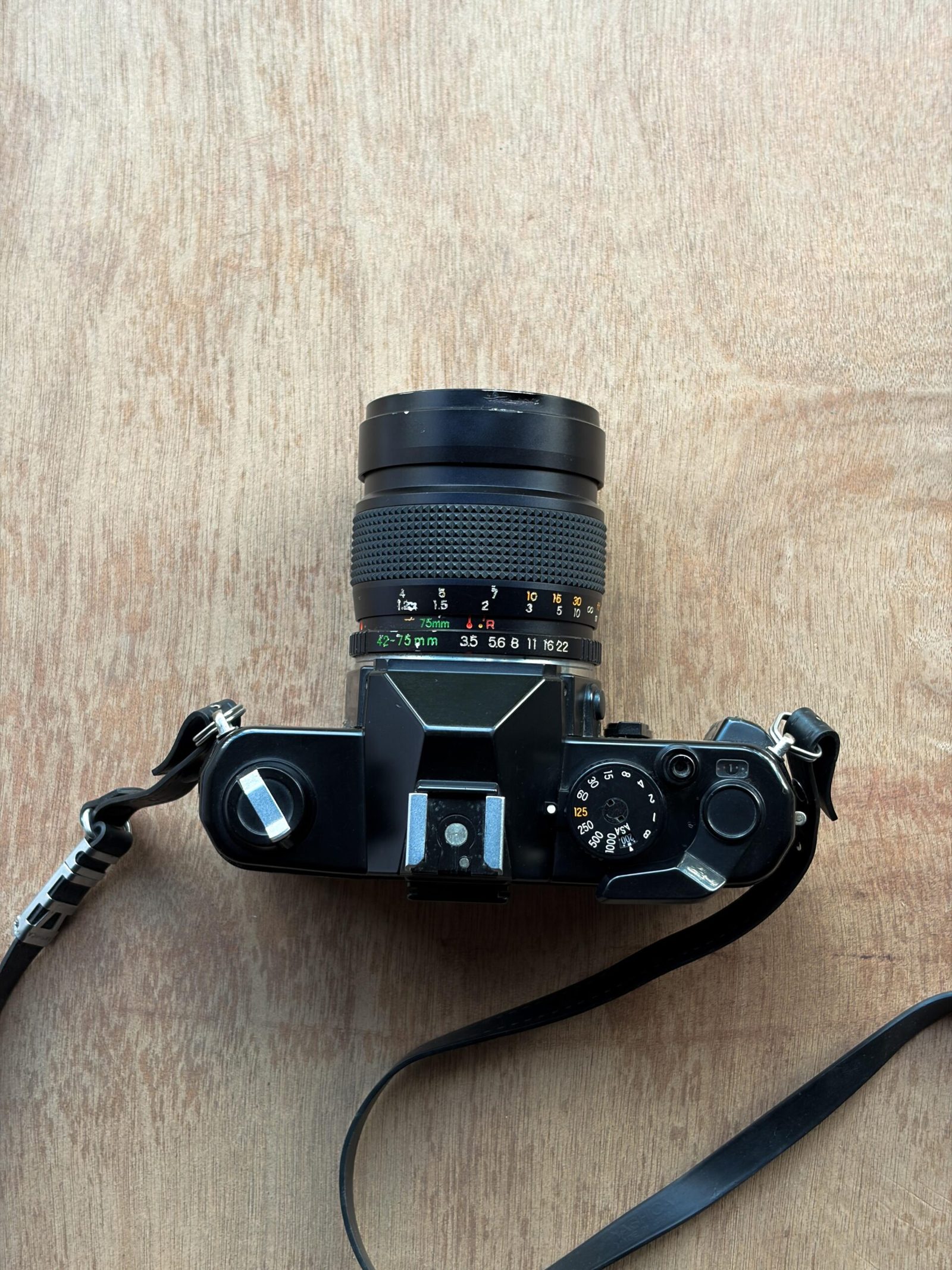 YASHICA FX3 SUPER + 42-75MM, view 3