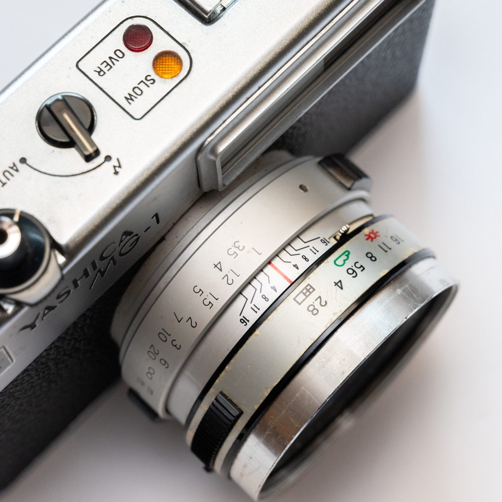YASHICA MG-1 with Original Case, view 3