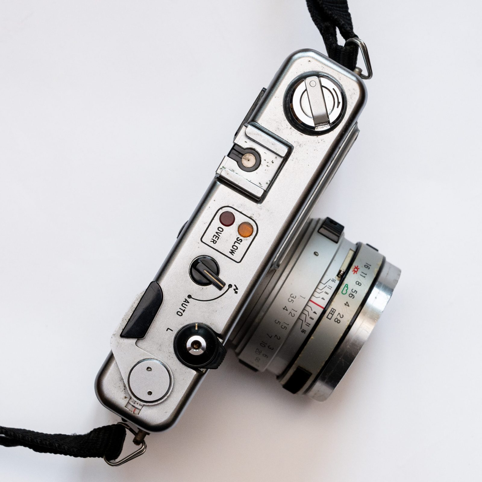 YASHICA MG-1 with Original Case, view 2