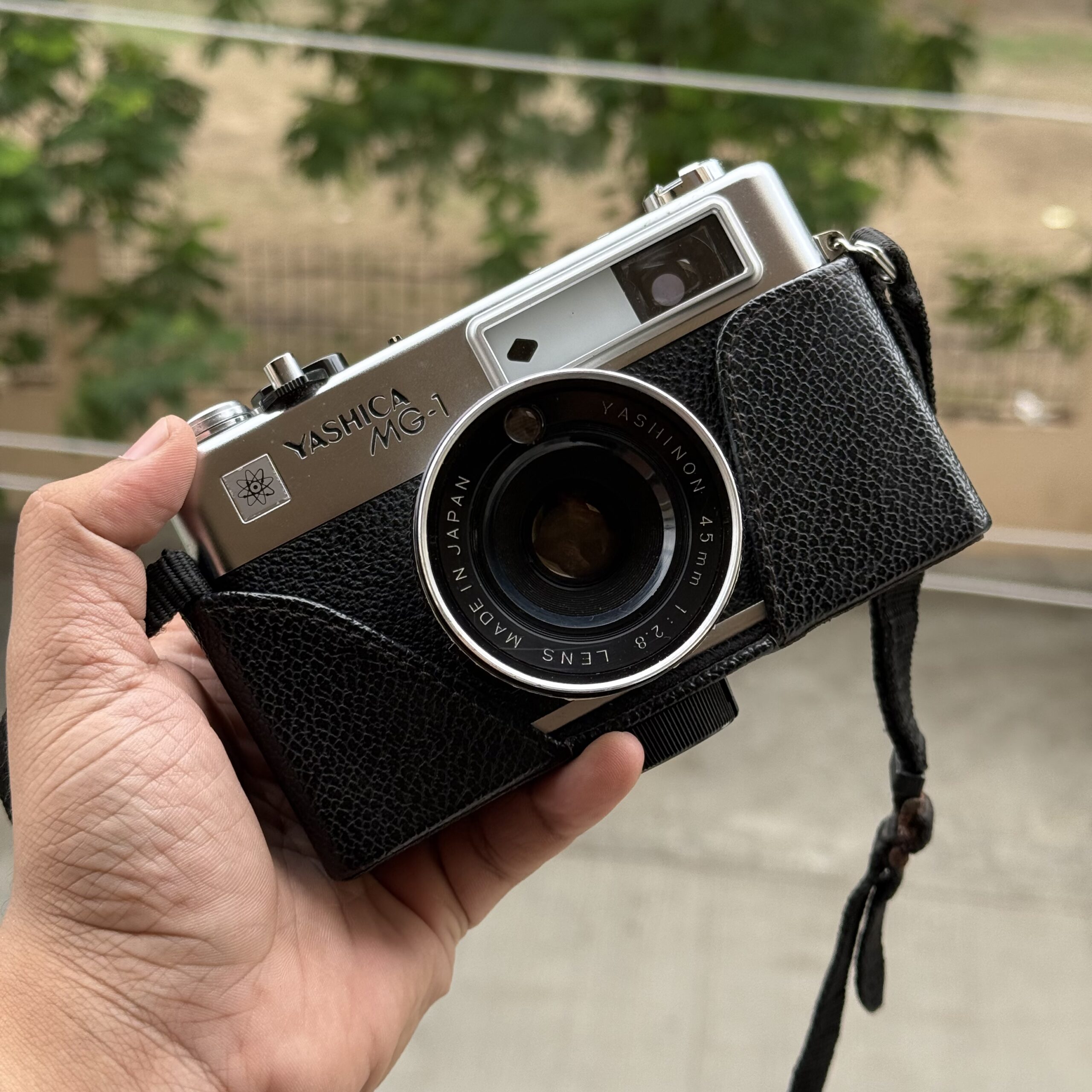 YASHICA MG-1 with Original Case, view 13
