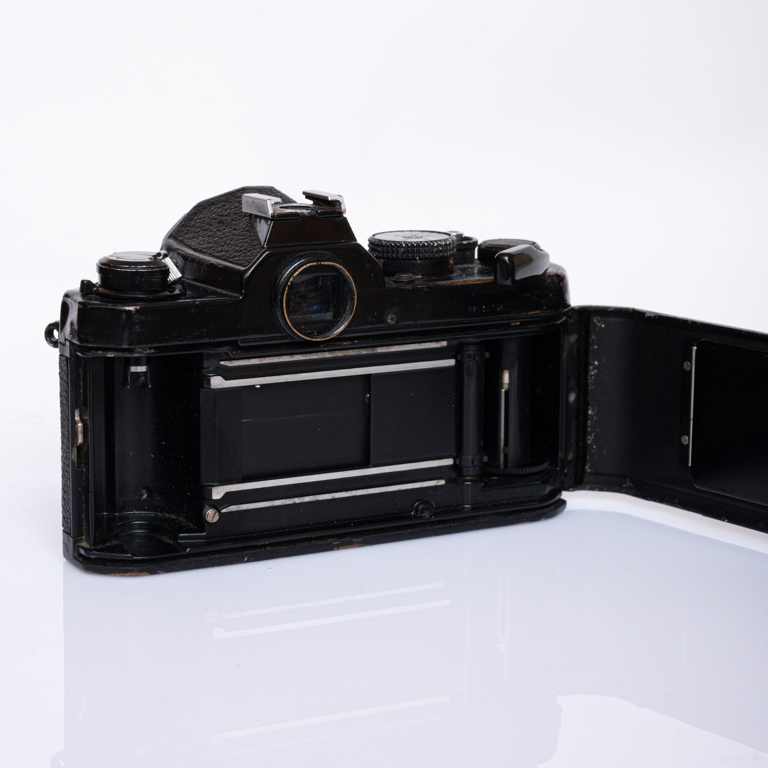 Black Nikon FM paired + NIKKOR-H 50mm f/2 lens, view 6