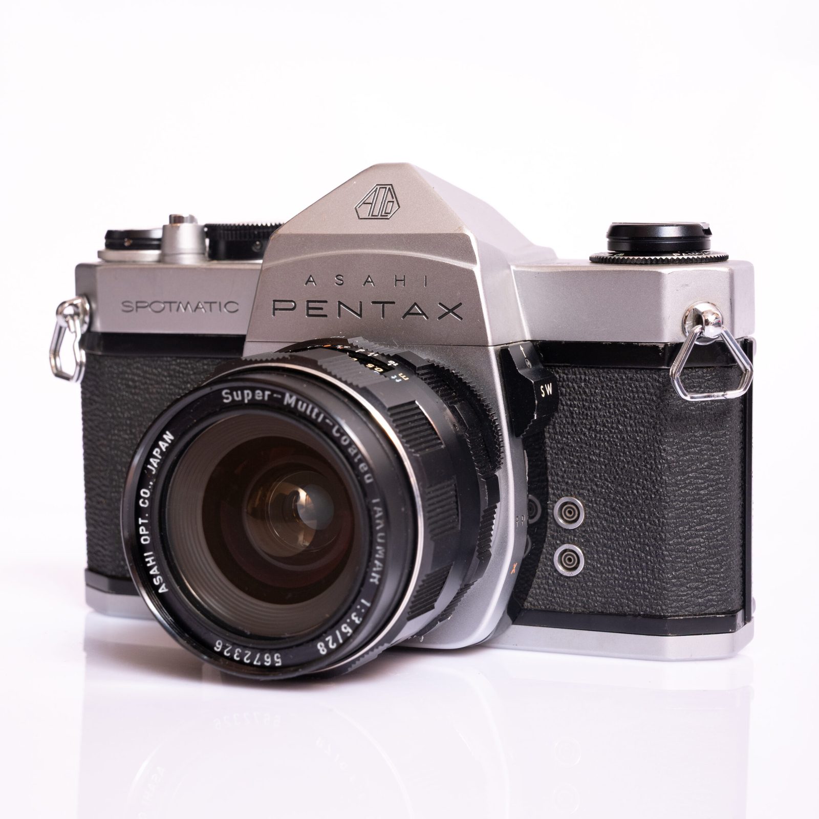 Asahi Pentax Spotmatic SP + Super Takumar 28mm f/3.5